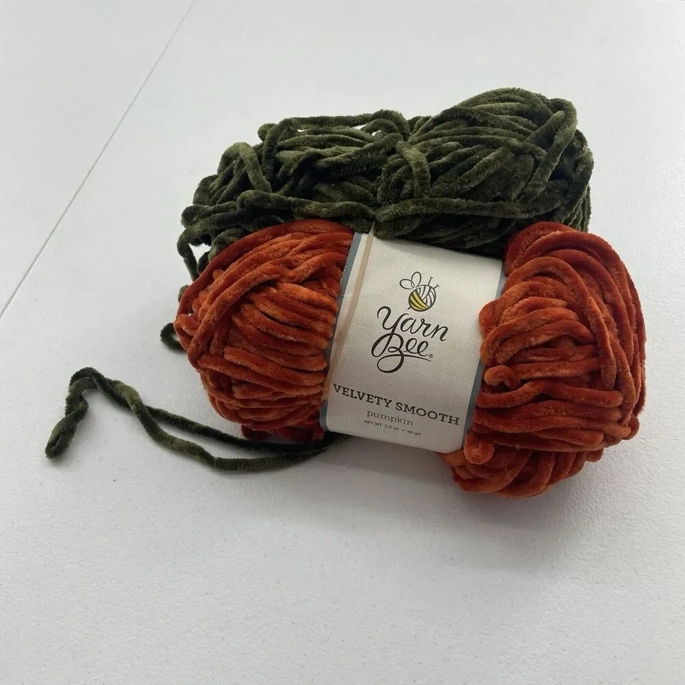 Yarn Bee‎ Velvety Smooth Pumpkin Orange & Green Yarn Skein Lot Of 2 3.5 Oz 80 Yd